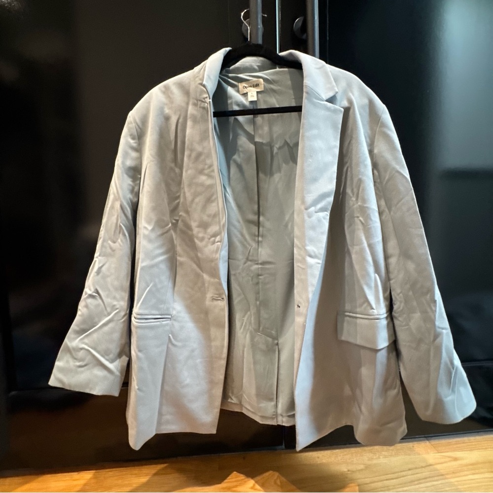 Chic Women's Gray Blazer